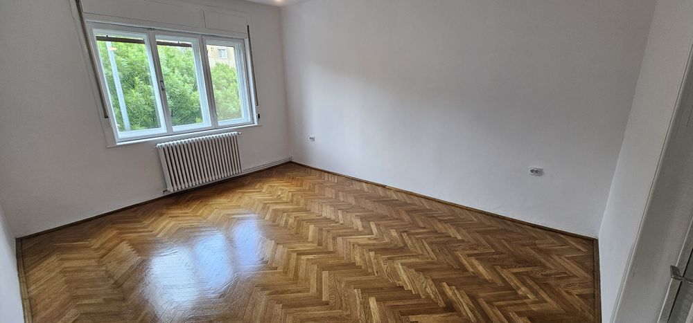 Proprietar, vand apartament 3 camere, 87mp utili, pod, 2 garaje - 185.000 Eur