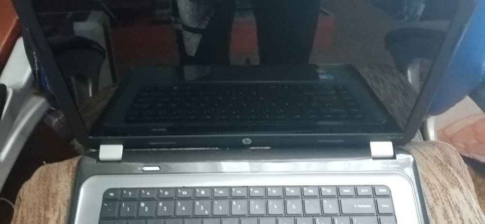 Продавам лап топ HP..g60