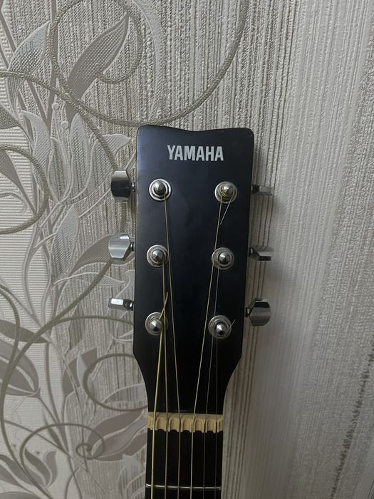 Продам гитару Yamaha f370