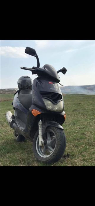 Scuter Aprillia 125 cm3
