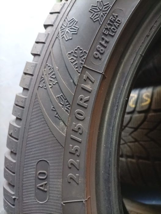 225 50 17 Dunlop m+s