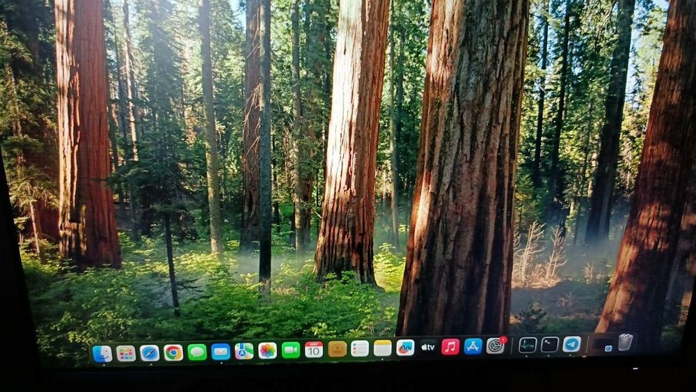 MacBook Pro cu cip M1, 8 GB RAM și 256 GB stocare