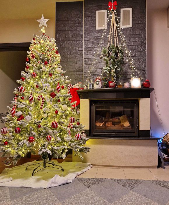 Коледна елха, височина 180см, с 3D игли и реалистичен ефект на сняг