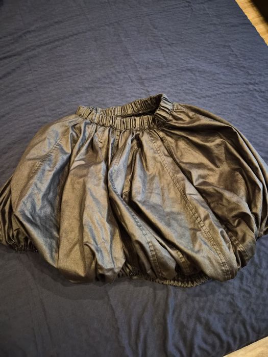 Черна пола балон