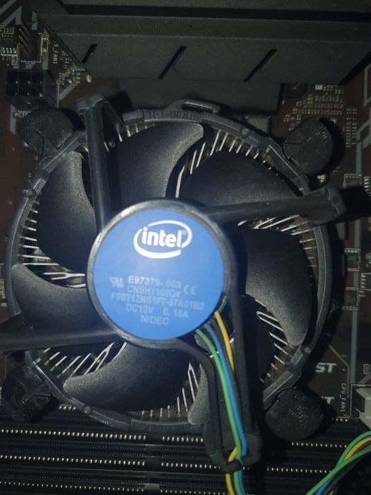 Vând componente de calculator