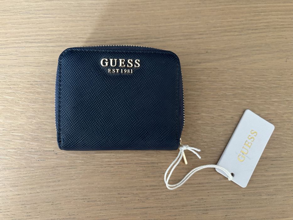 Портмоне”Guess”-малък размер