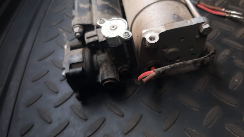 Продам компрессор для пневмоподвески