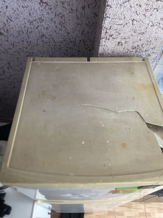 Холодильник и микровольная печь