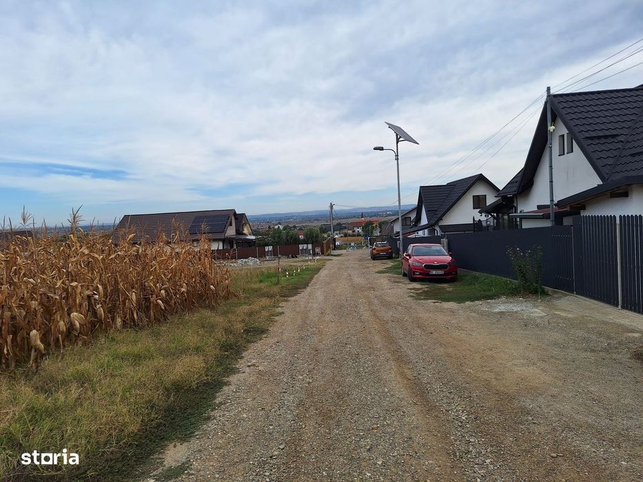 Teren 2700mp Margineni,intre case