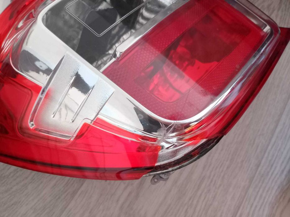 Продам левый стоп сигнал на Кобальт