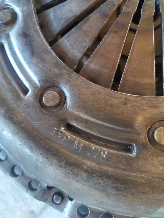 Маховик и феродов диск за Пежо Peugeot 1.6 HDI  SACHS
