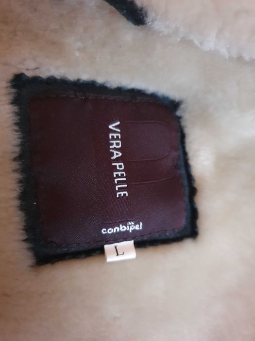 Jacheta neagra  piele naturala cu gluga , dama M/L .