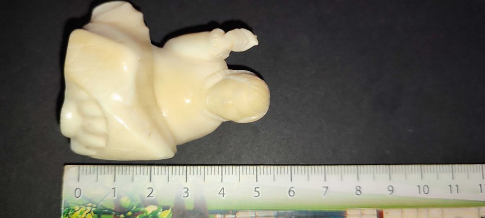 Статуэтка из моржовой кости "Швея"