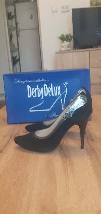 Pantofi de dama deosebiți.