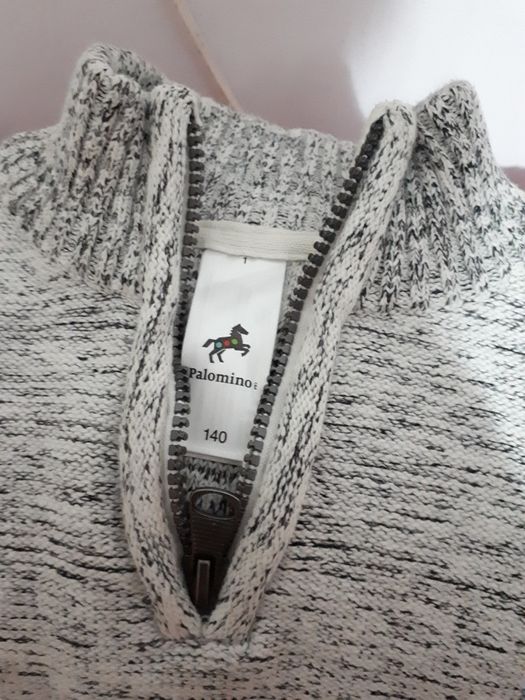 Vand pulover băieți stare perfectă