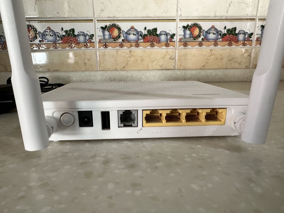 Huawei EchoLife HG8546M GPON роутер wifi
