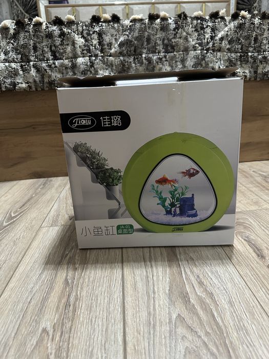 Продам Акварум с подсветкой 4 L