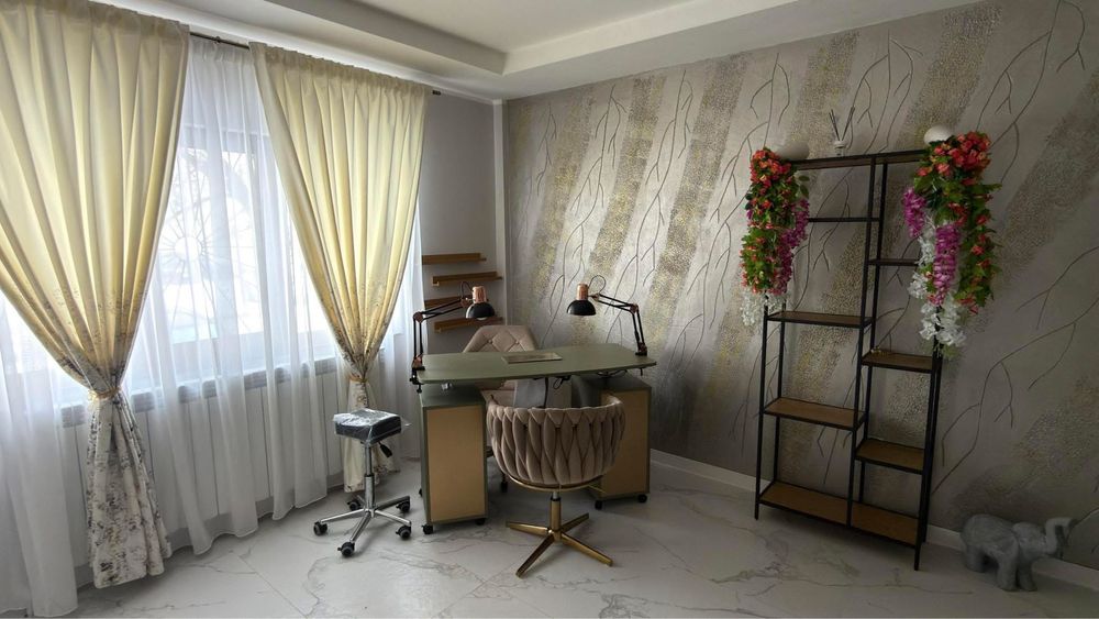 Închiriez post coafor/frizerie/manichiura/machiaj