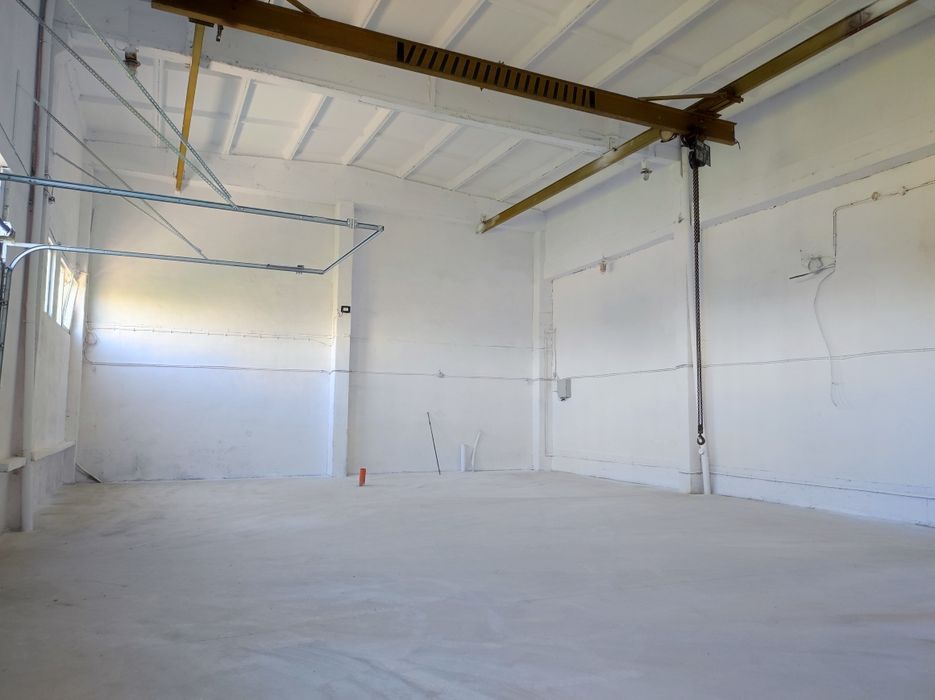 Vanzare teren 21.928 mp și cladiri  3.407 mp depozitare/productie/biro