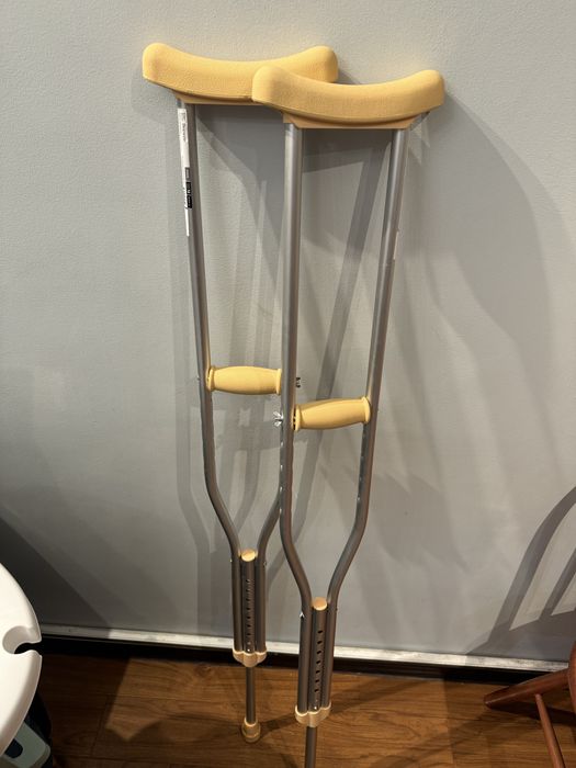 Срочно продам костыли