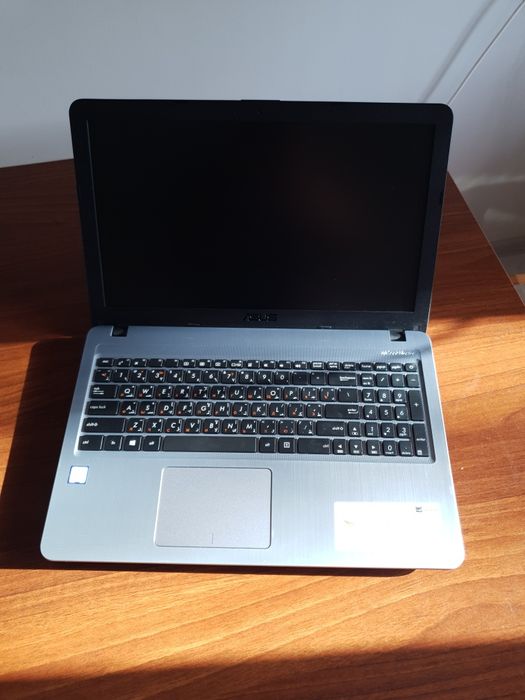 ASUS Vivobook Core i3