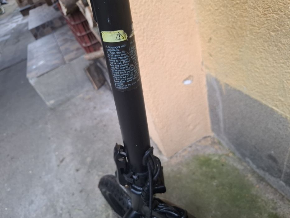 Vând  trotineta  kugo khirin  v 1