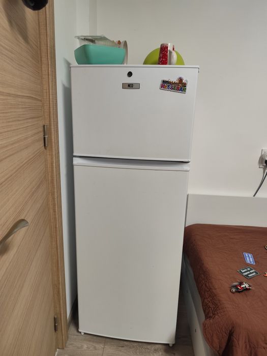 Хладилник NEO, среден размер