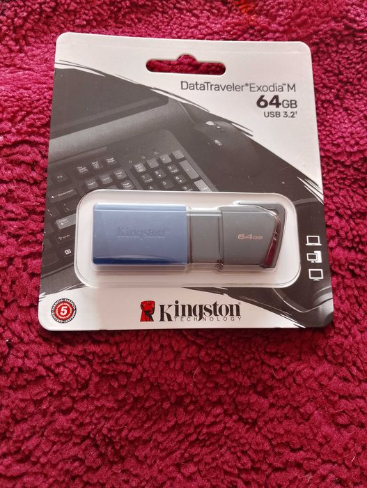 Продам флешку 64 гг