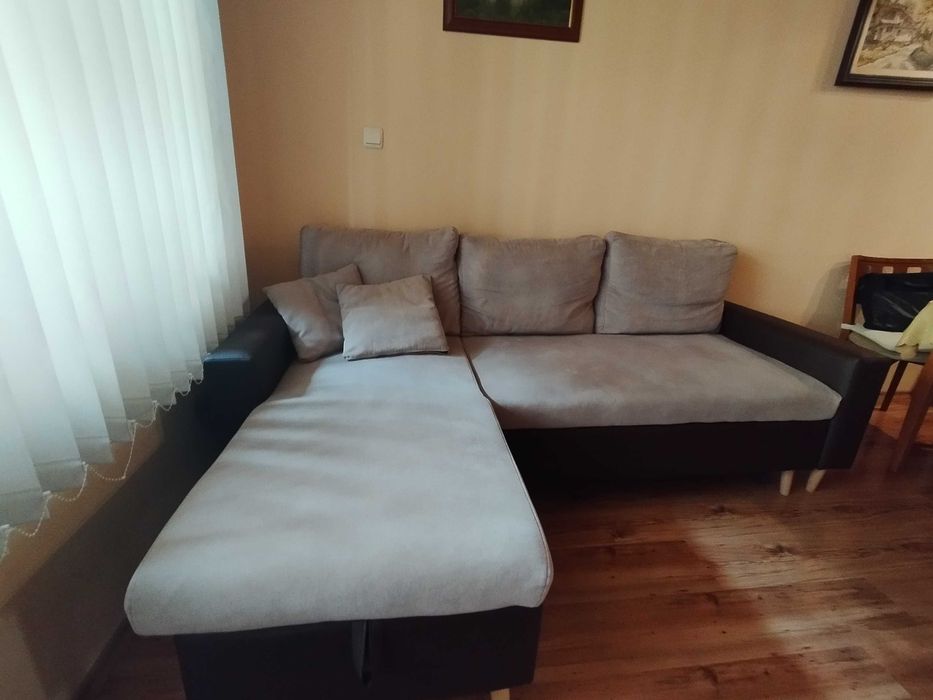 Разтегателен диван с лежанка