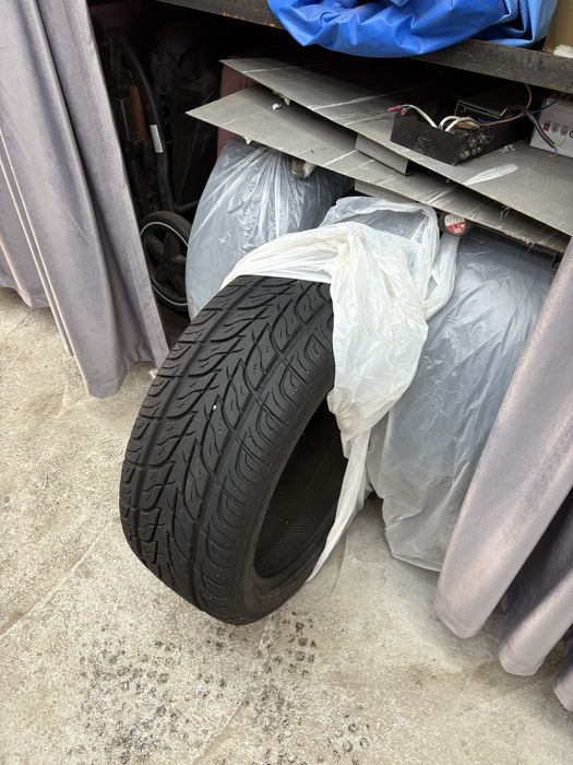 Продам комплект Шины R20