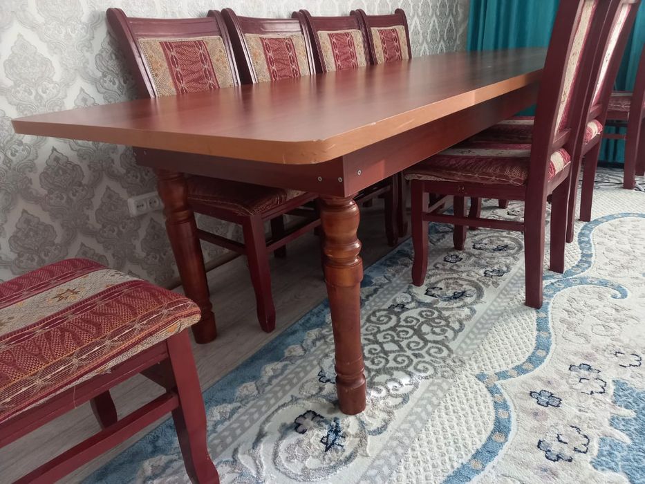 Продам гостиный стол