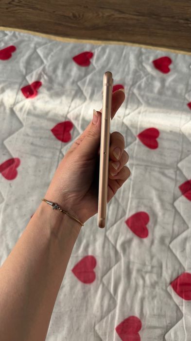 iPhone восьмой 64–гб