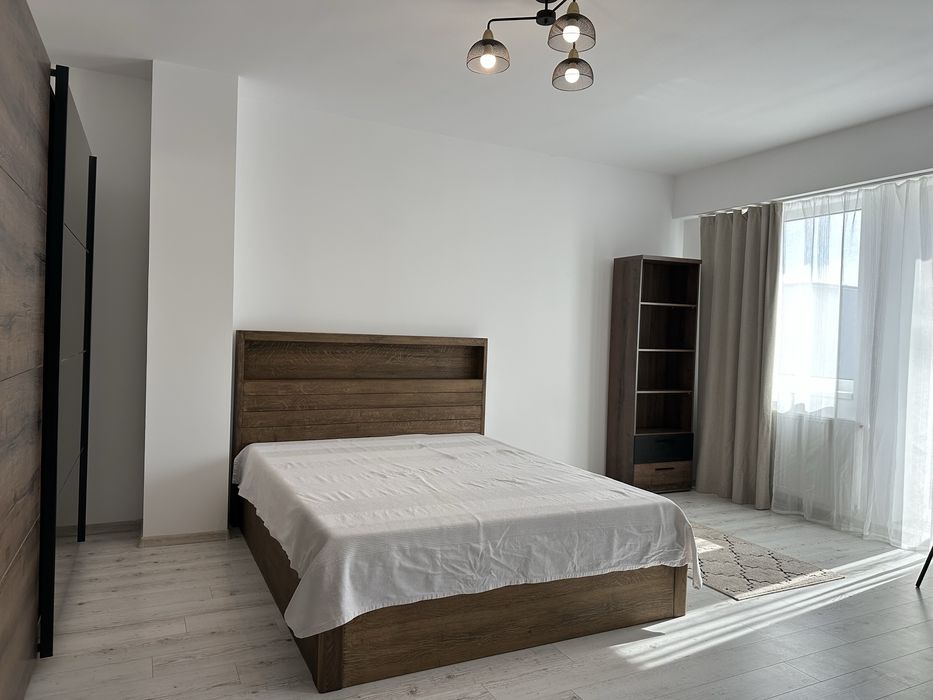 Inchiriez garsoniera Ghimbav luminoasa cu loc parcare