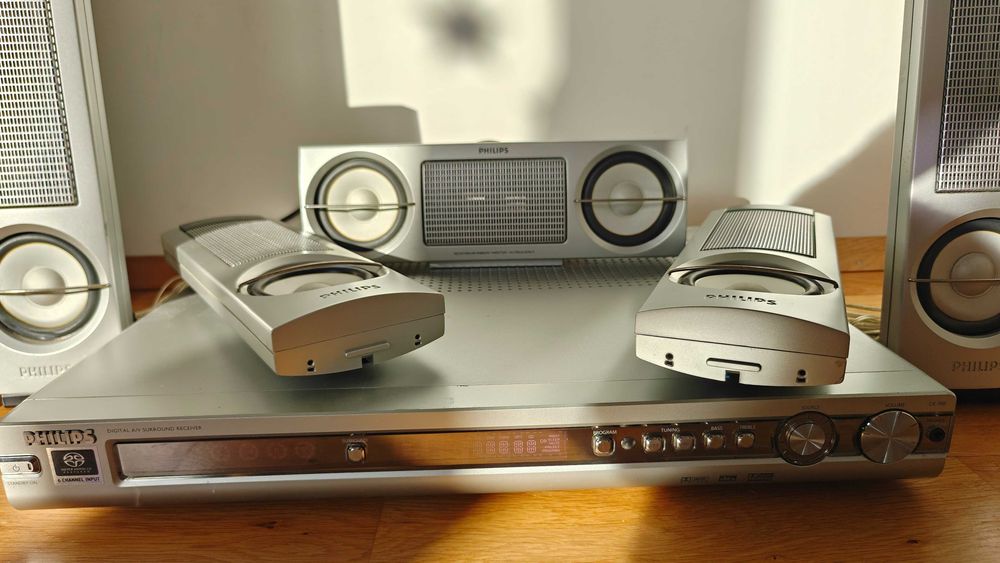 Домашна кино система Филипс home theatre Philips LX-700 + подарък - DVD player DVP 5960