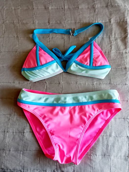 Бански за момиче, размери и цени в описанието.