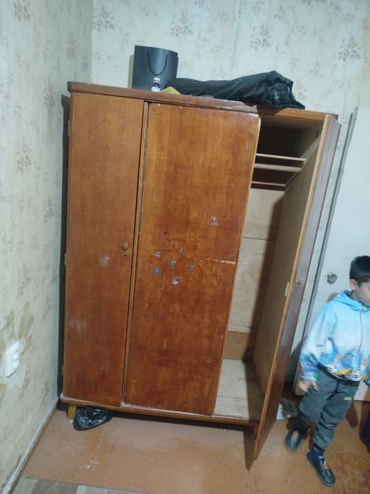 Диван, шкаф, у́тинлар бервораман