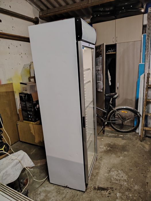 Хладилна вертикална плюсова витрина