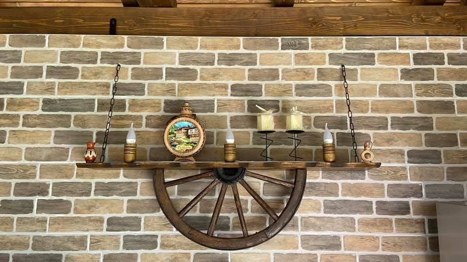 Рафт лампи с  колела от каруца с ръчно изработени дървени чашки