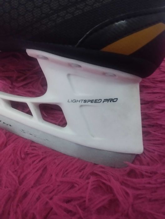 Продам коньки BAUER