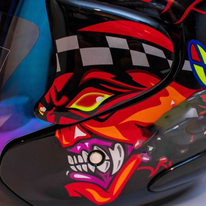 Каска за мотор пистов , скутер , ел. тротинетка др. ( Размер L 59-60 )