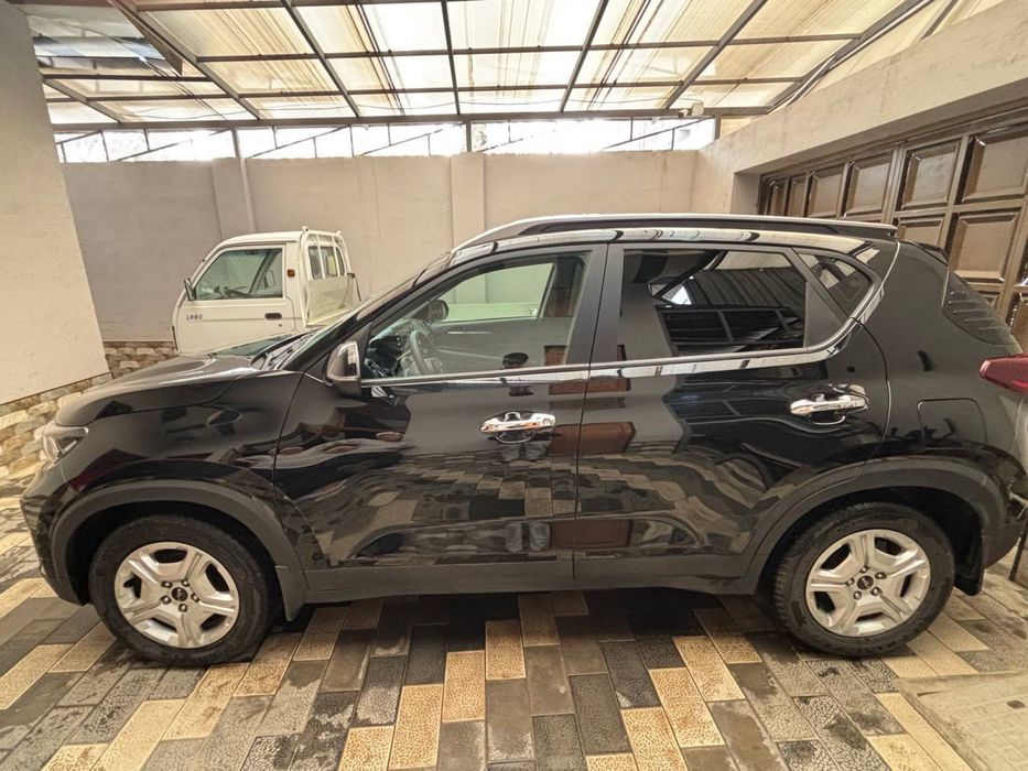 Kia Sonet 2025 black