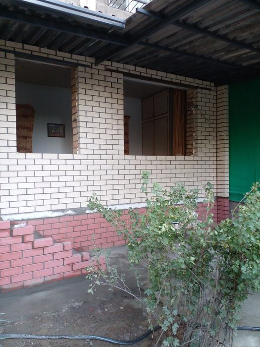 Кладка кирпича балконов