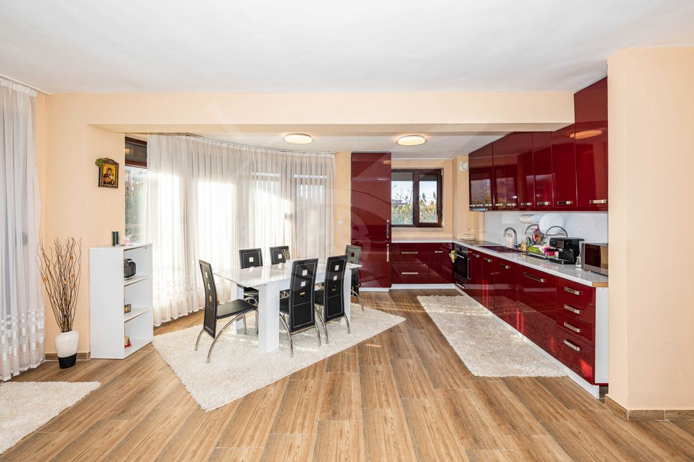 Продава се Тристаен апартамент в Пловдив, Остромила - 116 кв.м за 1432 €/кв.м - Снимка #2