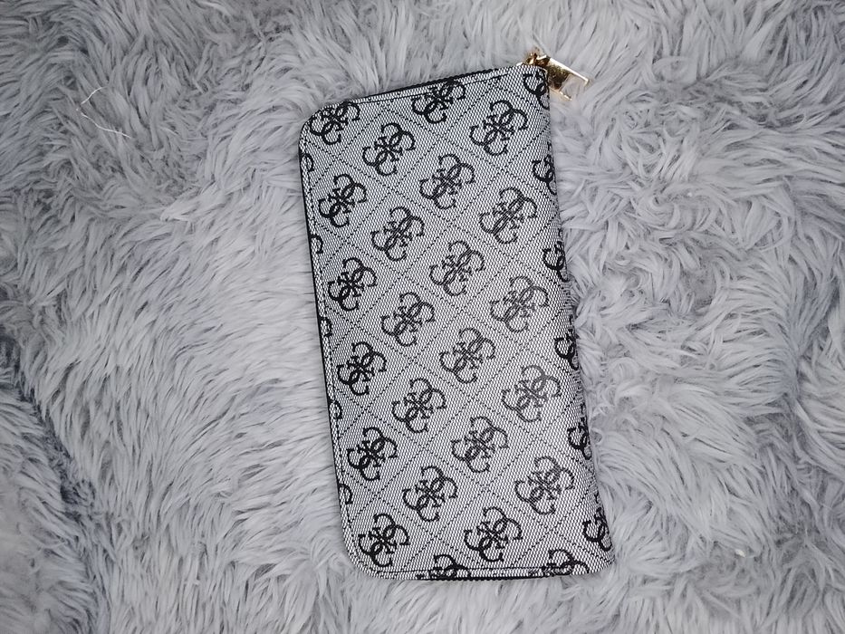 Portofel Guess pentru femei