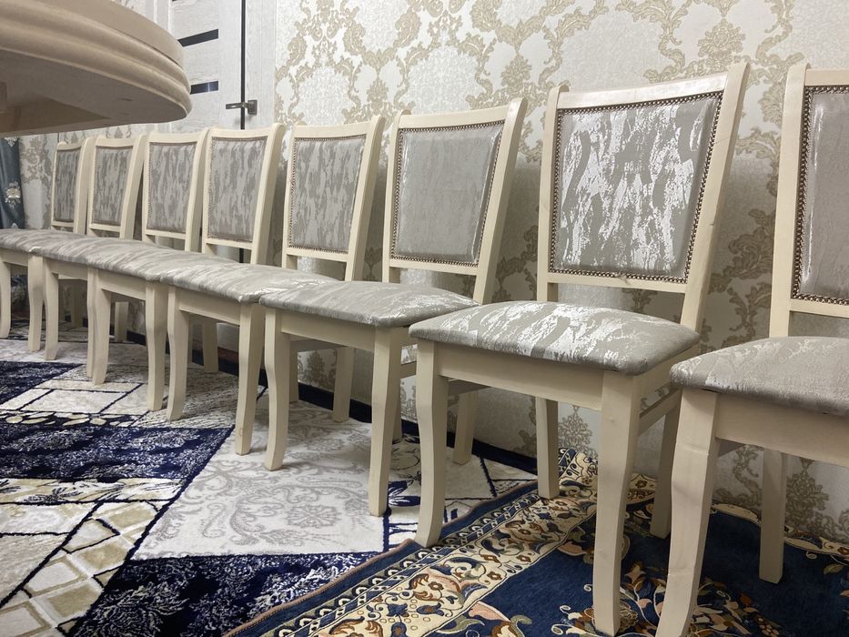 Стол со стульями