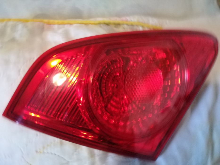 Фонарь задний на Тойоту Карину Е