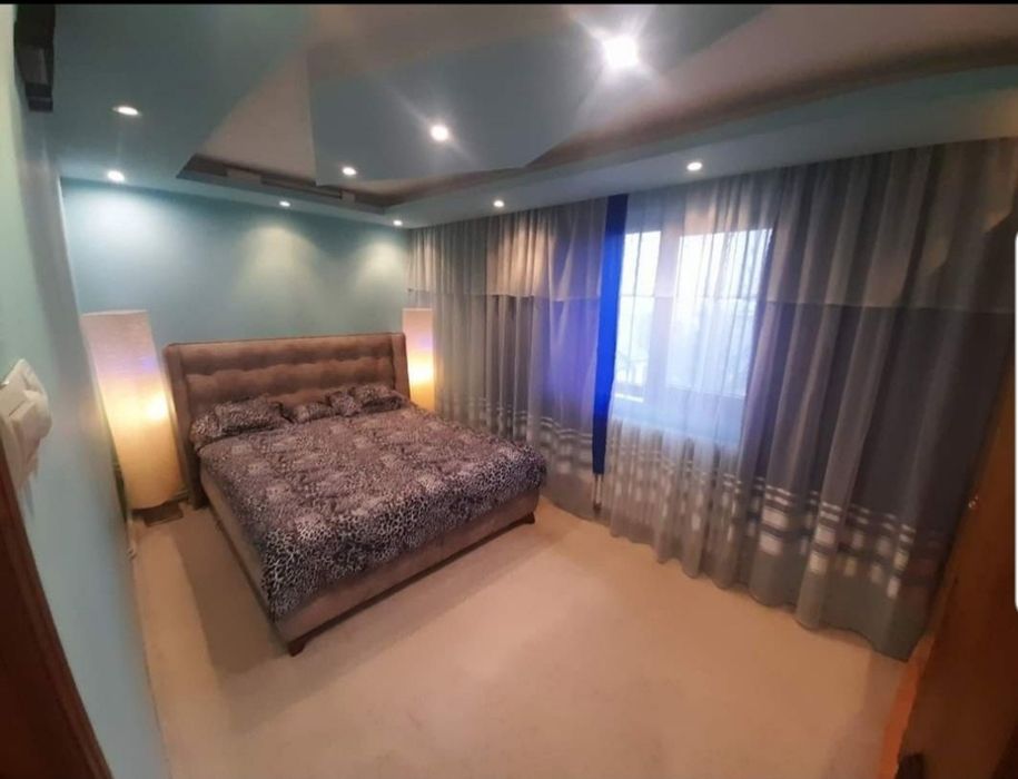 Închiriez apartament 3 camere