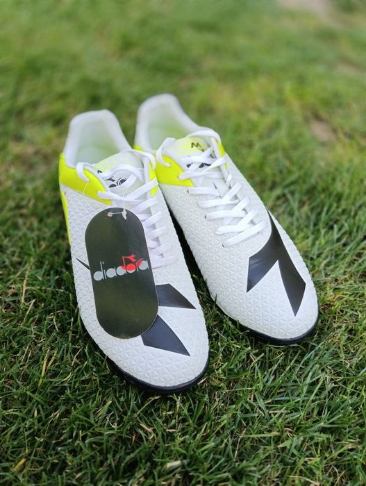 Adidași diadora.