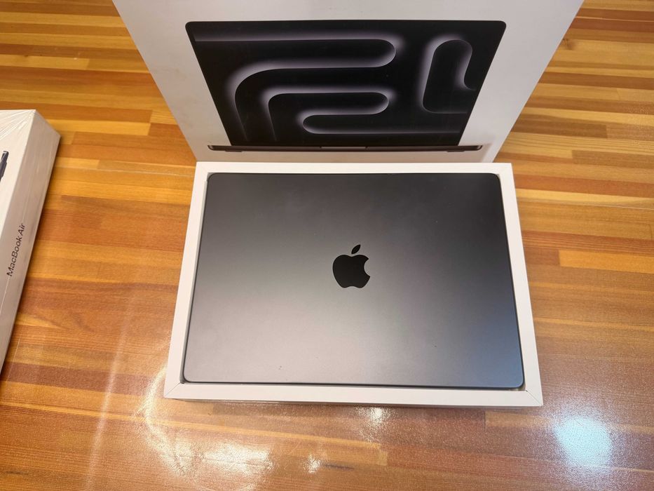 MacBook Apple M3 Pro / 18GB / 512SSD