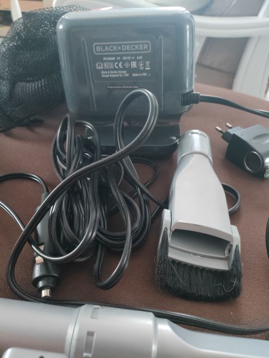 Aspirator auto black& decker foarte  puțin folosit